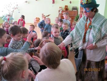 2012 m. balandžio 3 d. Poetė Zita Gaižauskaitė lankėsi vaikų lopželyje- darželyje „Želmenėlis"